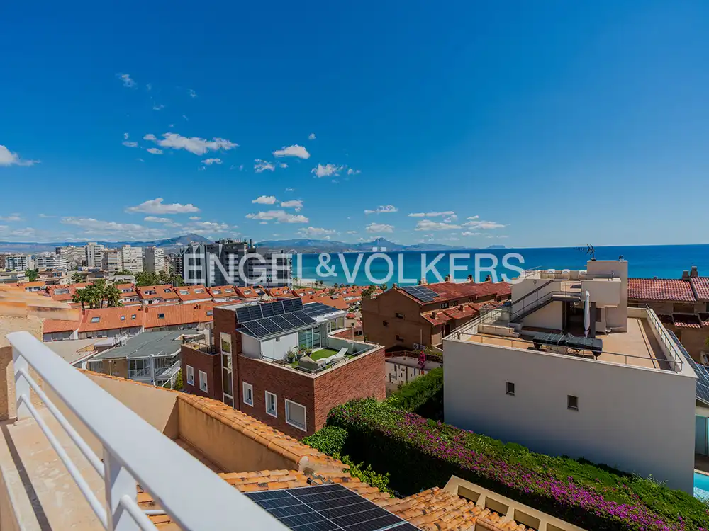 Terrassa de Casa o xalet en venda en Alicante / Alacant amb Aire condicionat, Calefacció i Jardí privat