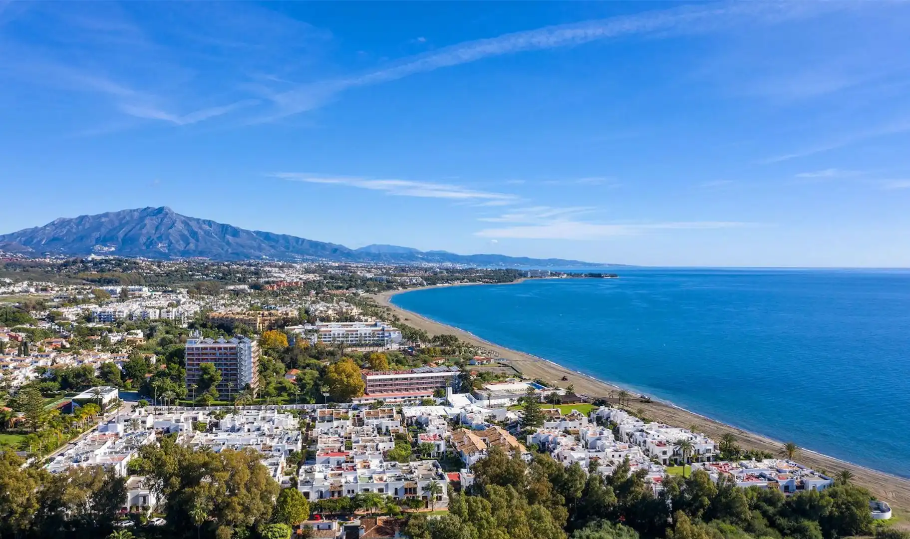 Vista exterior de Casa adosada de alquiler en Estepona con Aire acondicionado, Calefacción y Terraza