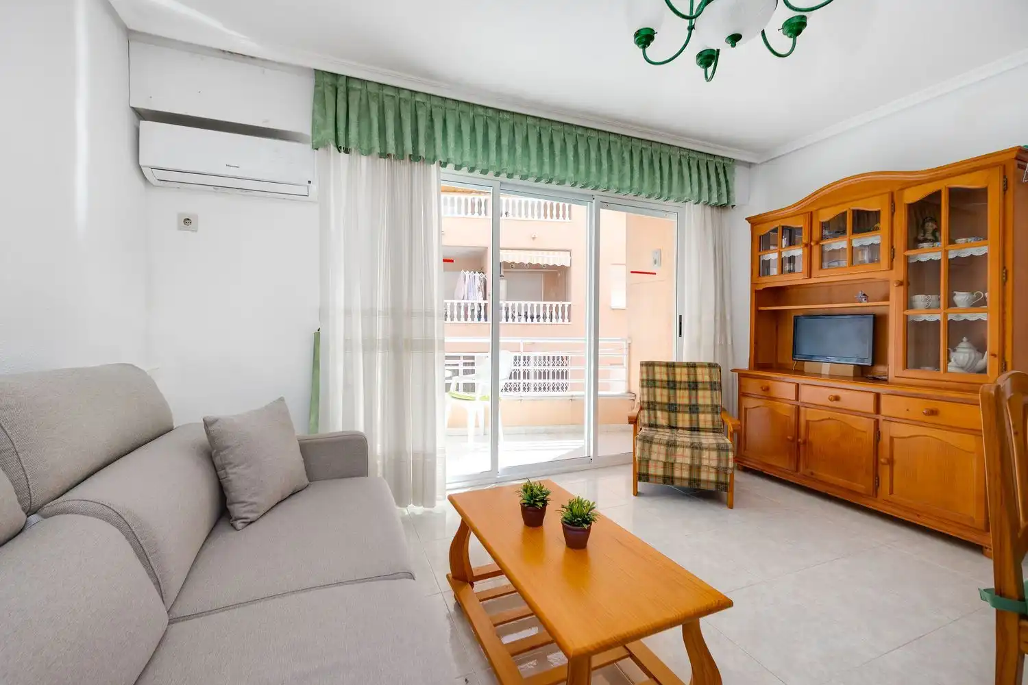 Living room of Flat for sale in Torrevieja  with Air Conditioner, Terrace and Furnished