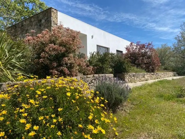 Außenansicht von Gebäude zum Verkauf in Villamiel