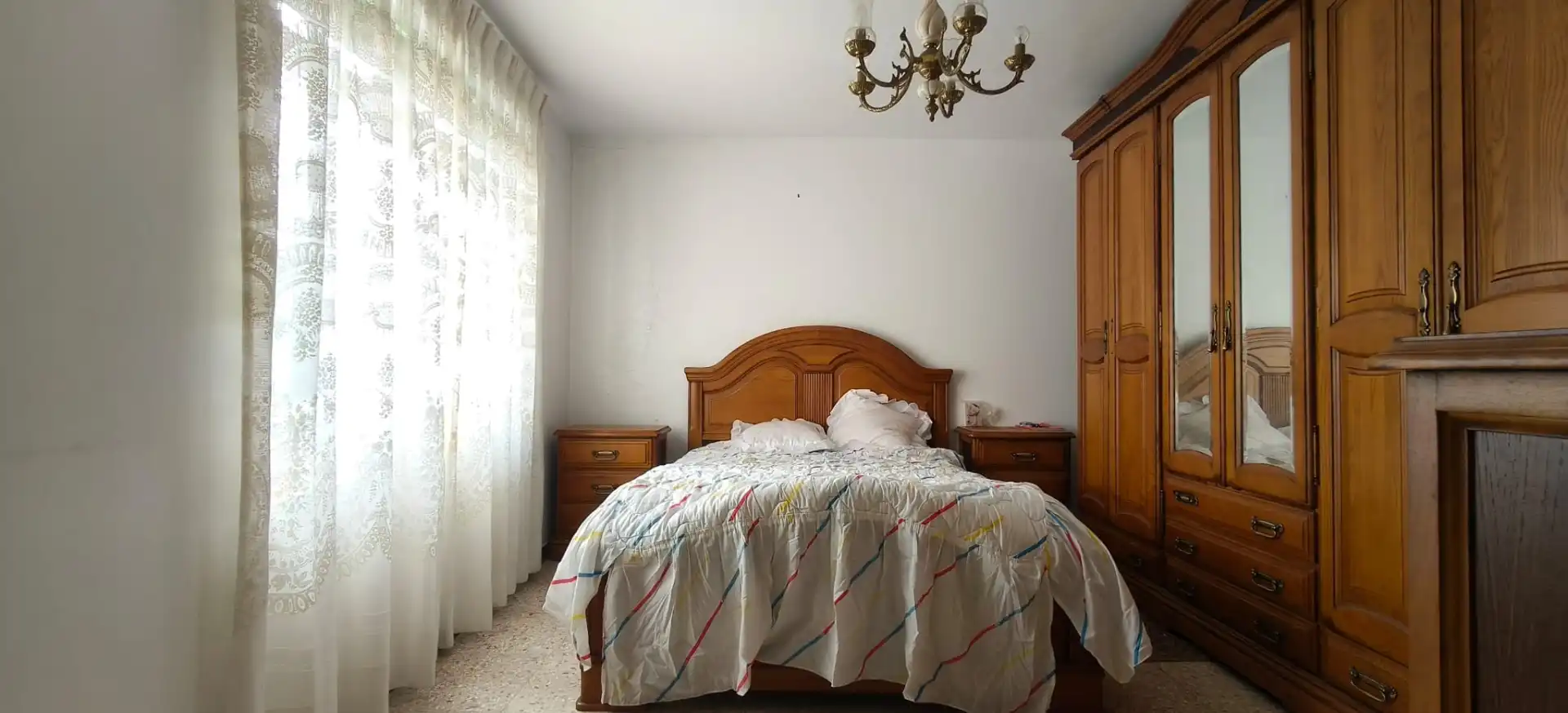 Habitación de Casa adosada en venta en Cedeira con Parquet y Amueblado