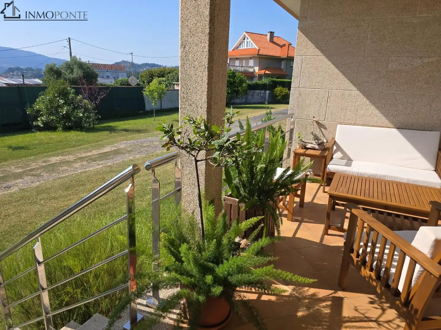 Terrassa de Casa o xalet en venda en Pontevedra Capital  amb Calefacció, Jardí privat i Terrassa