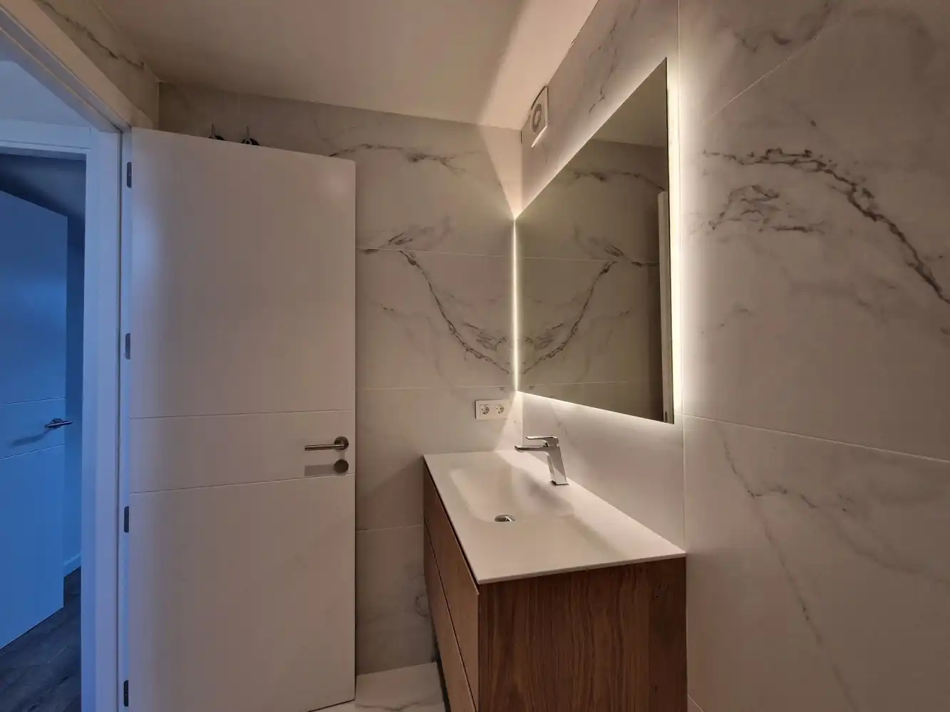 Bathroom of Attic for sale in Girona  with Air Conditioner, Heating and Terrace