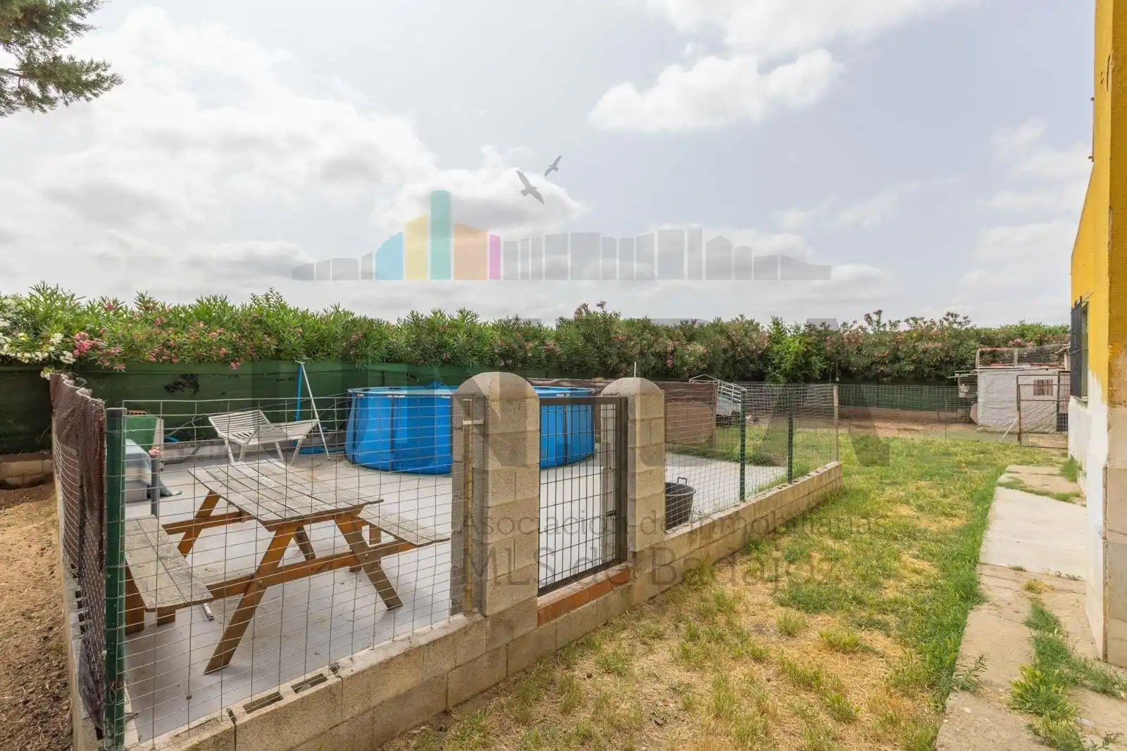 Jardí de Nau industrial en venda en Badajoz