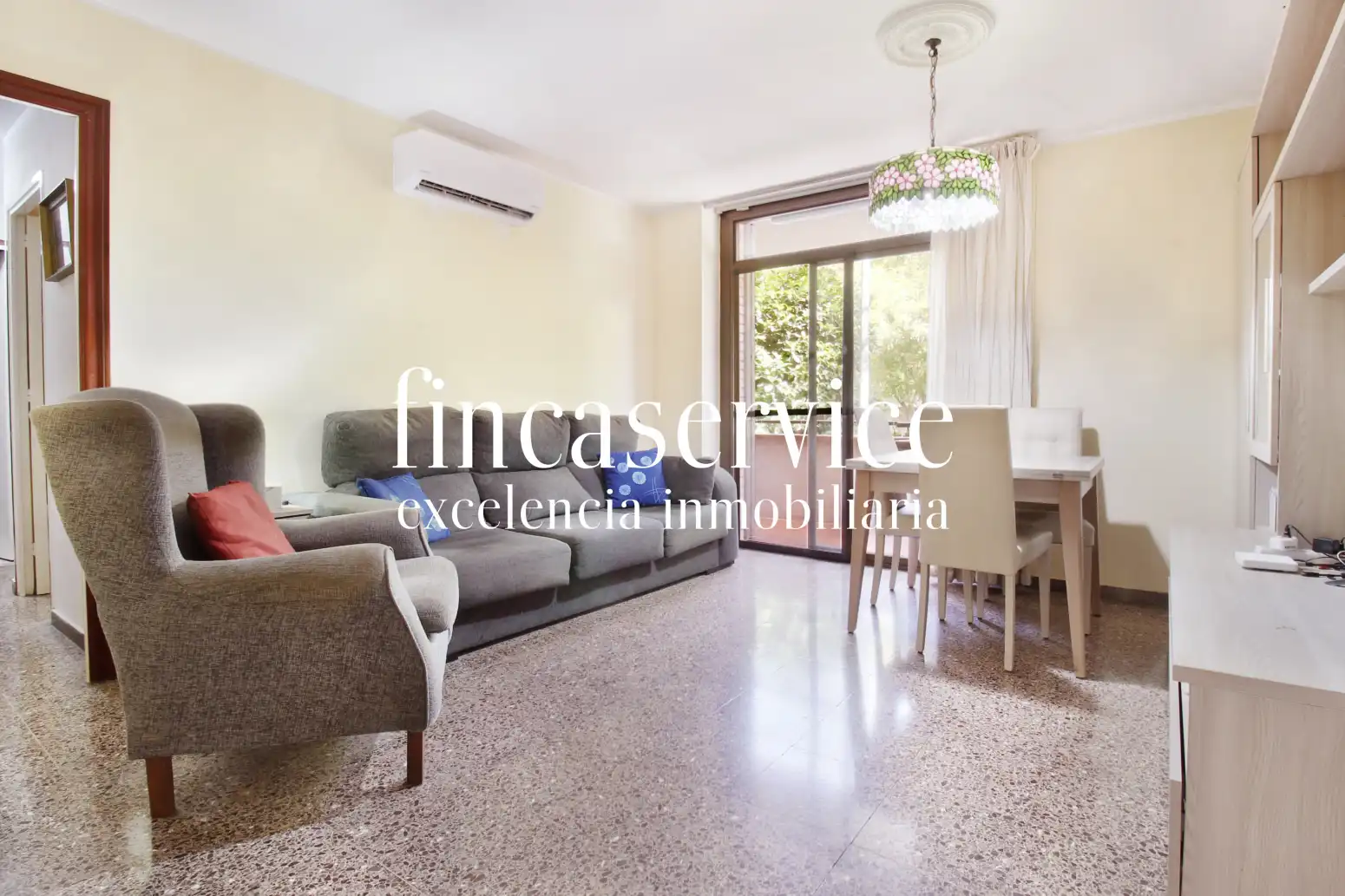 Vista exterior de Piso en venta en Sant Boi de Llobregat con Aire acondicionado, Calefacción y Amueblado