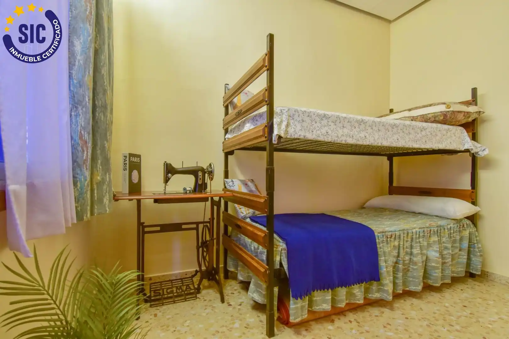 Habitación de Casa o chalet en venta en Torrent con Aire acondicionado, Jardín privado y Terraza