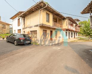 Vista exterior de Casa adosada en venda en Piloña amb Jardí privat i Balcó