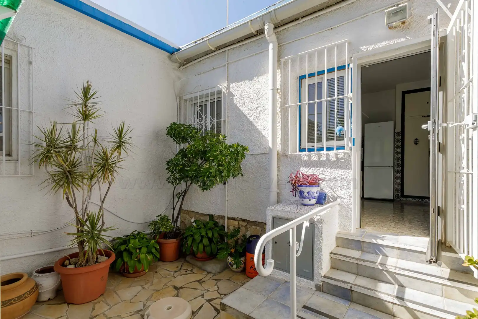 Außenansicht von Haus oder Chalet zum Verkauf in El Campello mit Klimaanlage, Privatgarten und Terrasse
