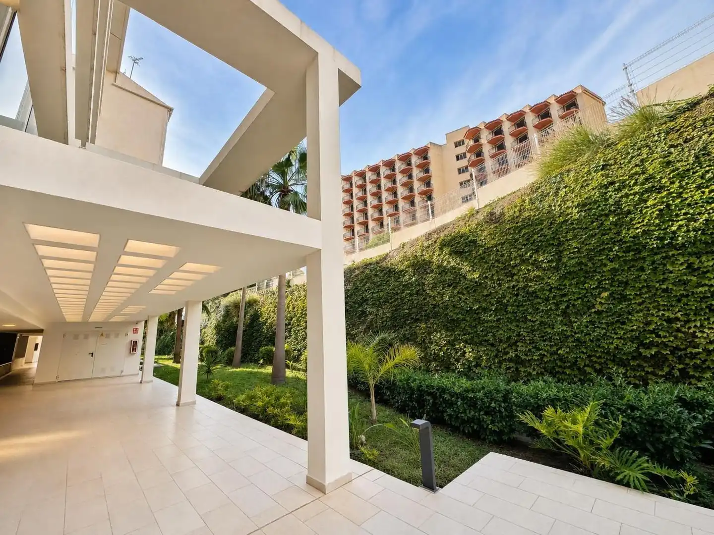 Vista exterior de Apartamento en venta en Torrequebrada