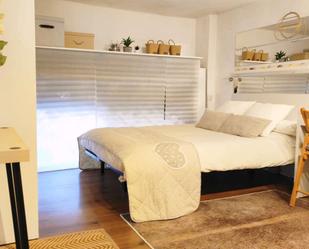 Bedroom of Study to share in  Barcelona Capital  with Air Conditioner and Terrace