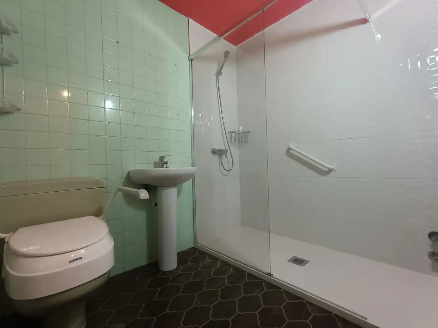 Bathroom of Flat for sale in Oviedo   with Heating, Terrace and Storage room