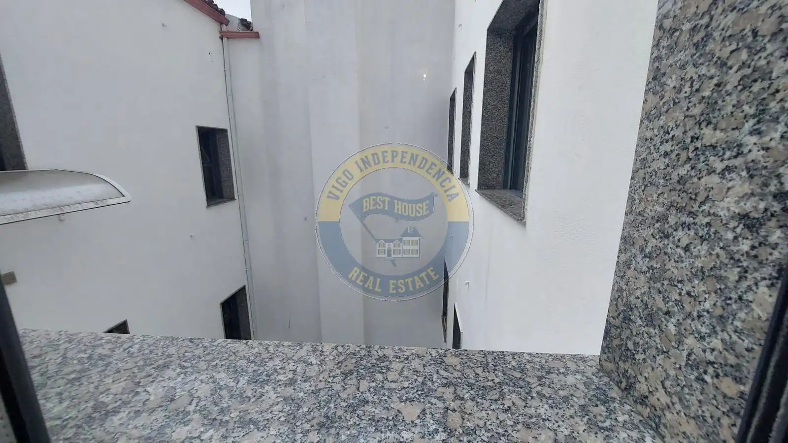 Vista exterior de Ático en venta en Vigo  con Calefacción, Parquet y Terraza