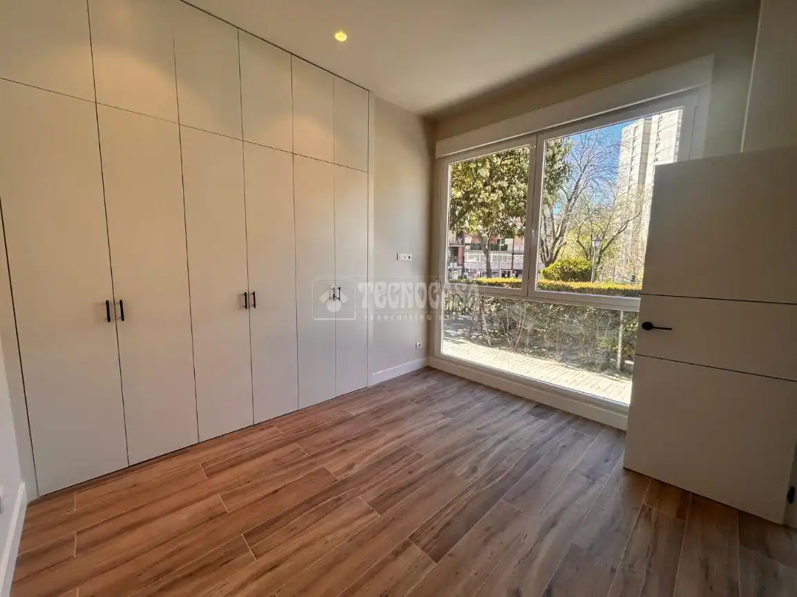Habitación de Piso en venta en Madrid con Calefacción