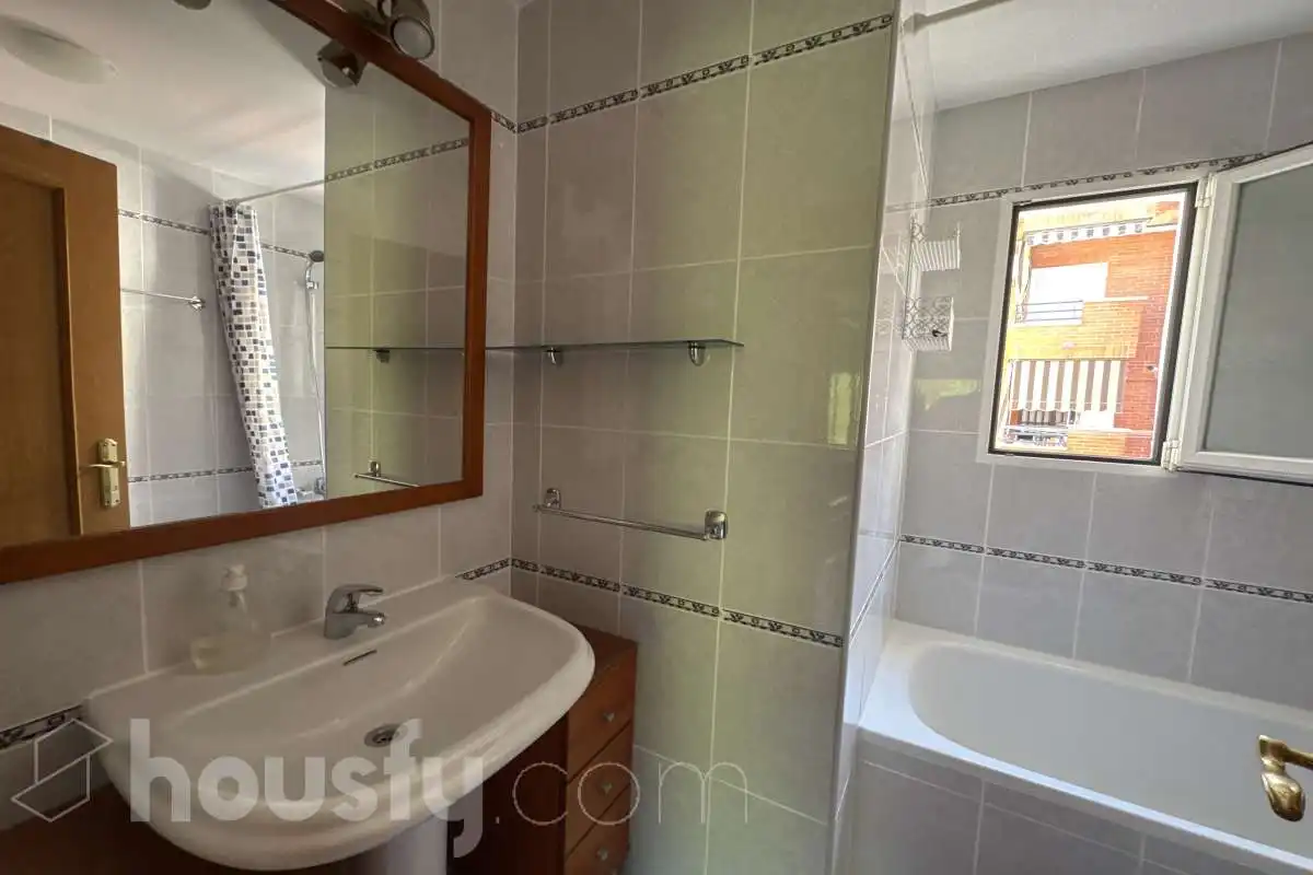 Badezimmer von Wohnung zur Miete in Getafe mit Klimaanlage, Heizung und Möbliert