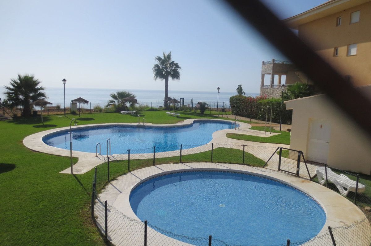 Piscina de Apartament en venda en Fuengirola amb Aire condicionat, Calefacció i Terrassa