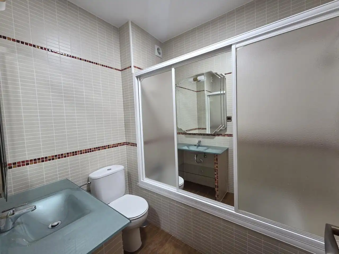 Bathroom of Flat for rent in Loeches  with Air Conditioner and Heating