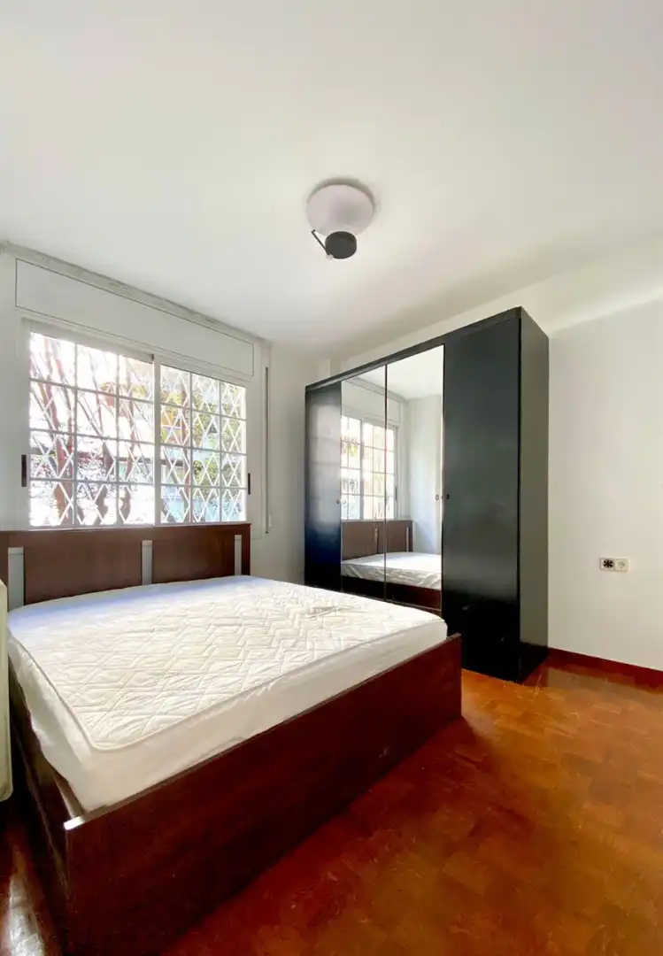 Schlafzimmer von Wohnung zum Verkauf in Barcelona mit Klimaanlage und Gemeinschaftspool