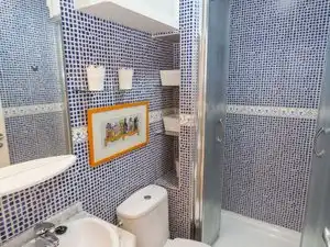 Bathroom of Flat for rent in Almuñécar  with Air Conditioner, Terrace and Furnished