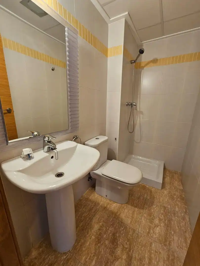 Bathroom of Flat for sale in Simat de la Valldigna  with Air Conditioner, Private garden and Balcony