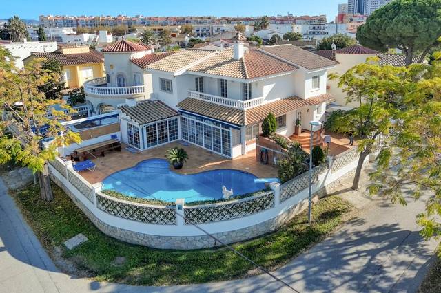 Casa-chalet en Venta en Carrer Requesens, 125A en Requesens
