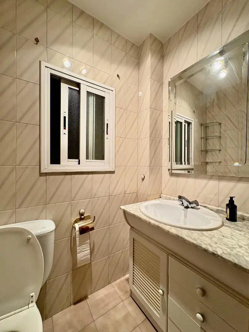 Badezimmer von Wohnung zum Verkauf in Madrid mit Klimaanlage, Heizung und Parkett