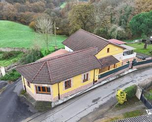 Vista exterior de Casa o xalet en venda en Oviedo  amb Piscina