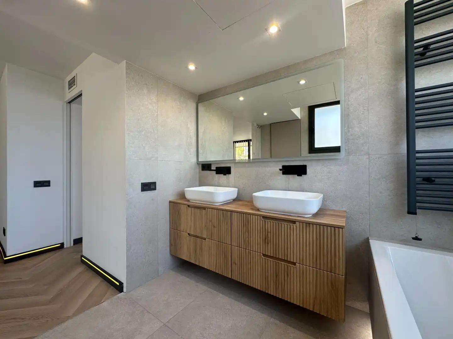 Bathroom of Houses for sale in Cunit  with Air Conditioner, Private garden and Terrace