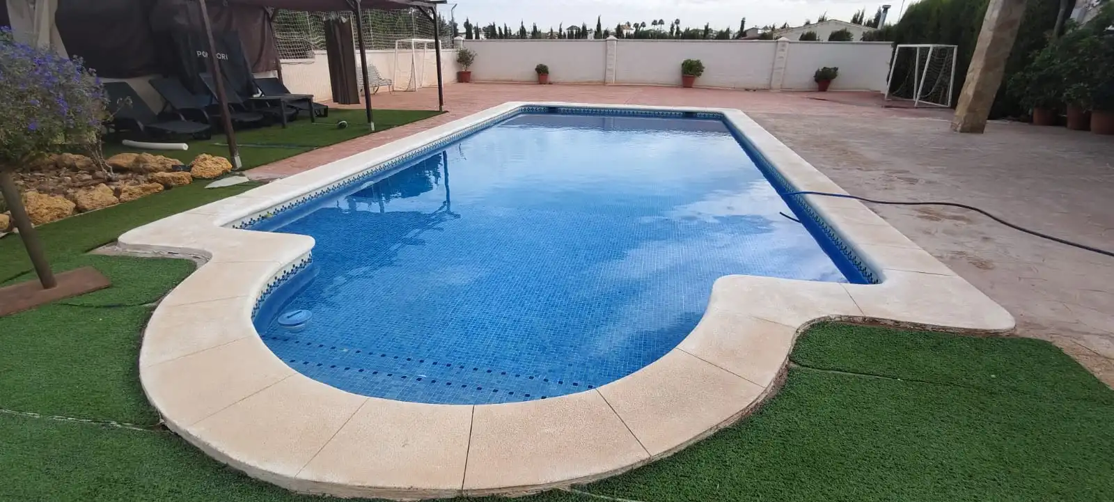 Piscina de Finca rústica en venta en Cañada Rosal, Sevilla