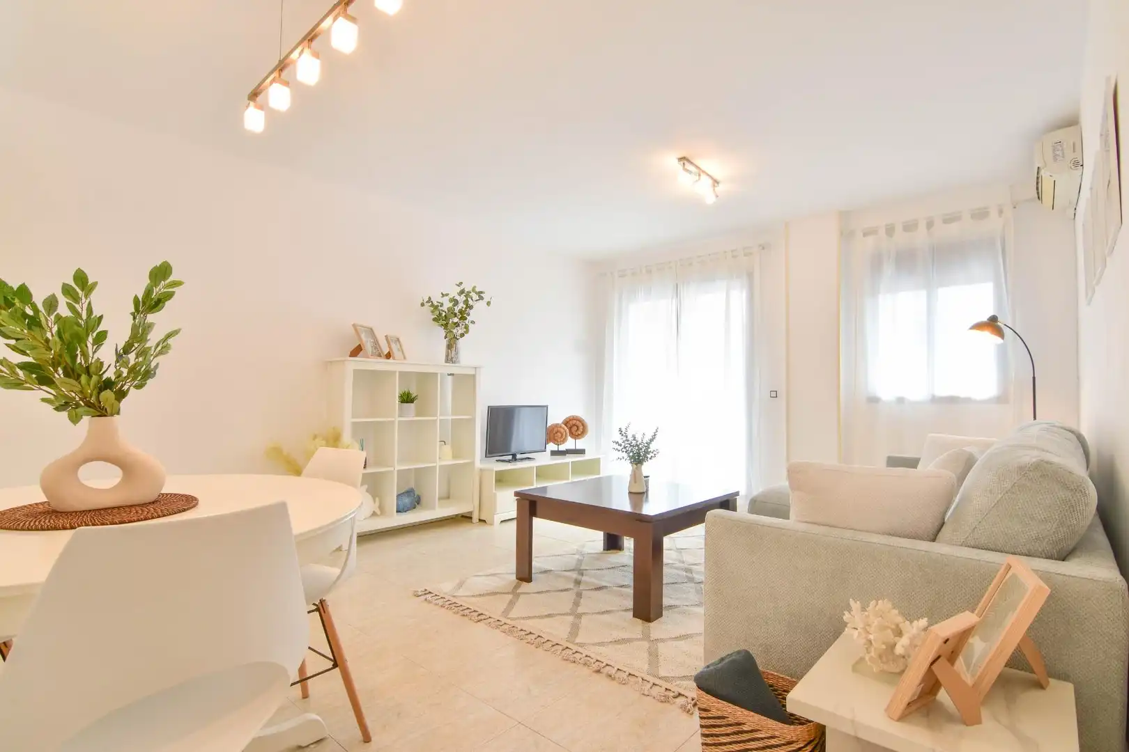 Sala de estar de Piso de alquiler en Puçol con Aire acondicionado, Jardín privado y Terraza