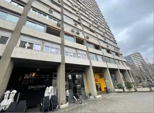 Vista exterior de Local en venda en Madrid