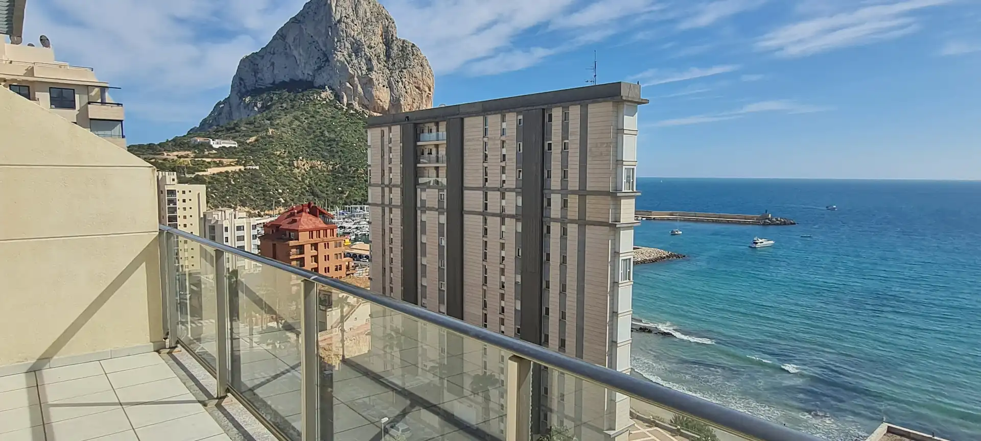 Außenansicht von Wohnungen zum Verkauf in Calpe / Calp mit Klimaanlage, Heizung und Terrasse