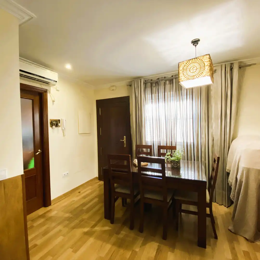 Comedor de Casa adosada en venta en Dos Hermanas con Aire acondicionado, Parquet y Trastero