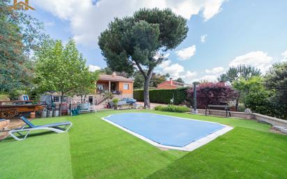 Jardí de Casa o xalet en venda en Cadalso de los Vidrios amb Calefacció, Jardí privat i Piscina