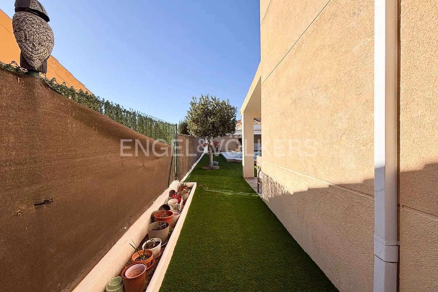 Terrace of Detached homes for rent in La Pobla de Vallbona  with Air Conditioner, Heating and Private garden