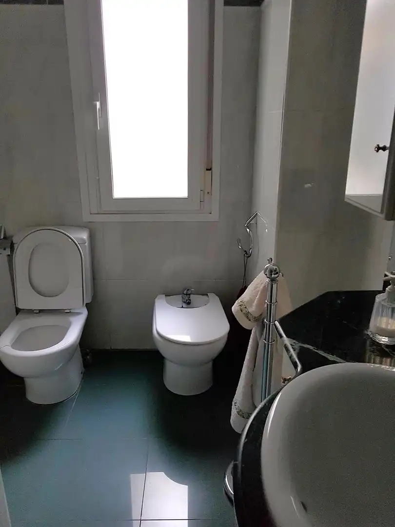 Badezimmer von Wohnung zum Verkauf in  Logroño mit Klimaanlage, Heizung und Parkett