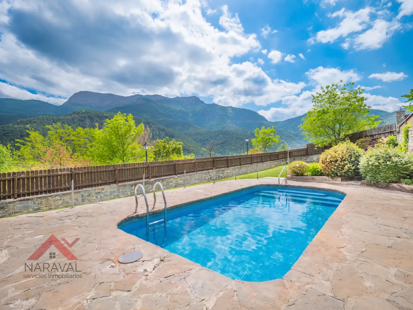 Piscina de Casa o chalet en venta en Fiscal con Aire acondicionado, Calefacción y Jardín privado