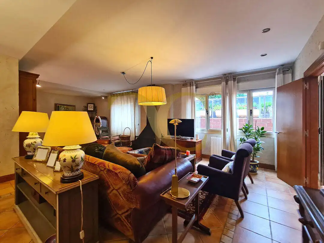 Sala d'estar de Casa o xalet en venda en Gijón  amb Calefacció, Jardí privat i Terrassa