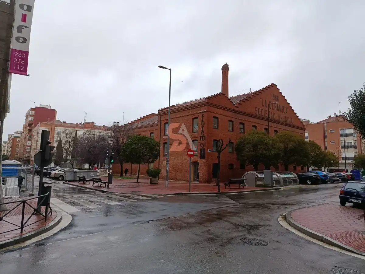 Vista exterior de Local de alquiler en Valladolid