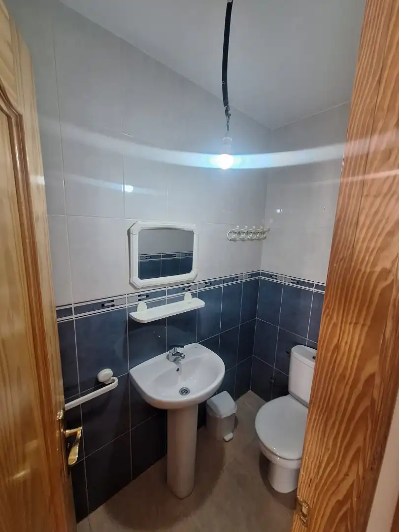 Badezimmer von Wohnung zum Verkauf in Dalías mit Ofen
