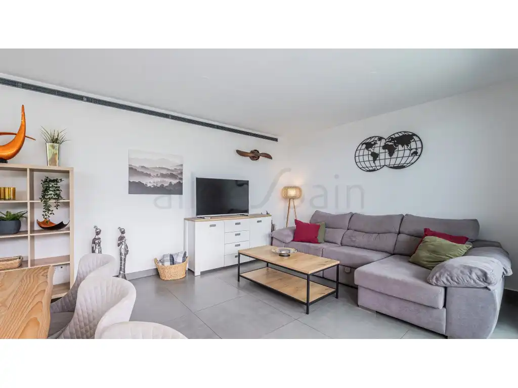 Sala d'estar de Apartament en venda en Fuengirola amb Jardí privat, Moblat i Piscina comunitària