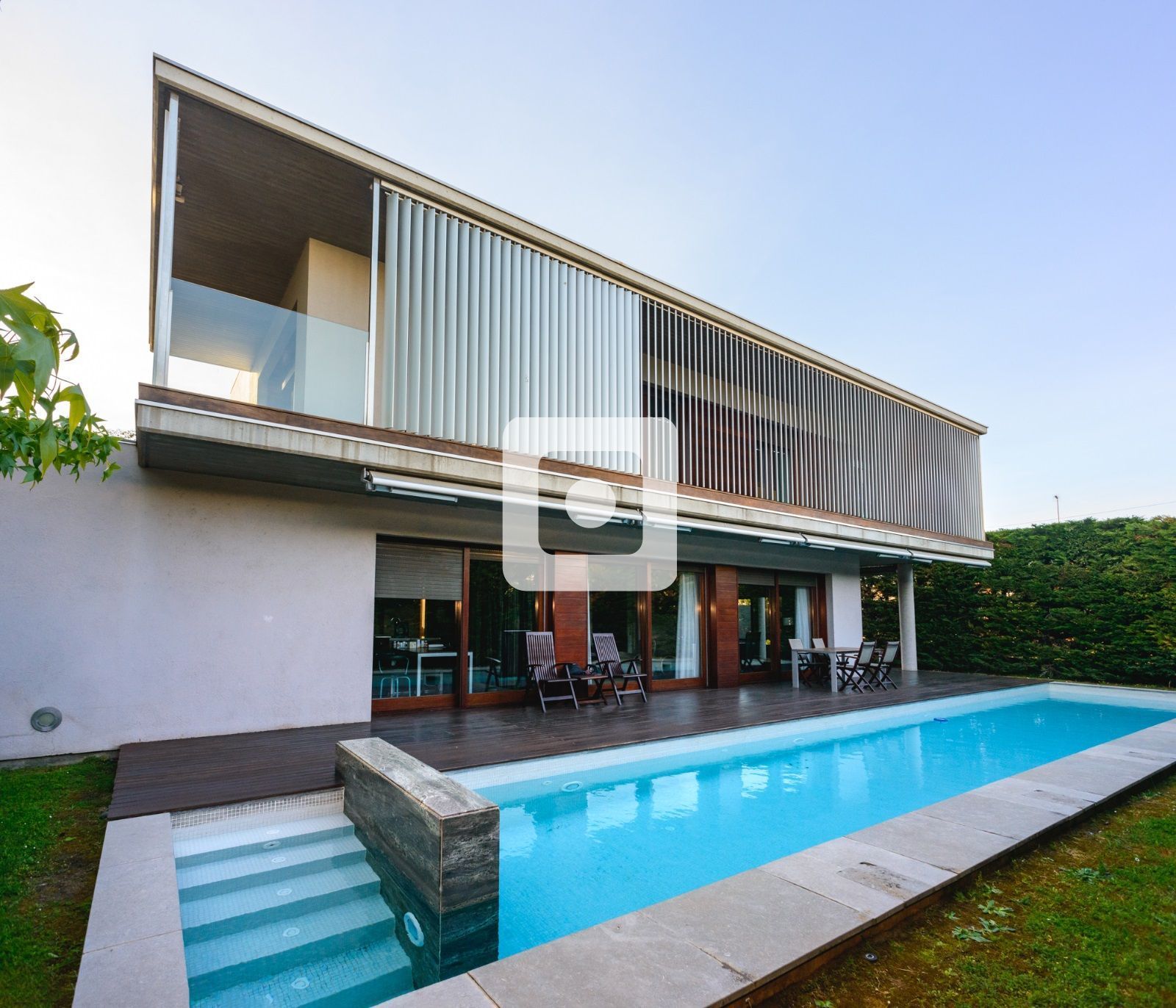 Exterior view of House or chalet for sale in Figueres  with Air Conditioner, Heating and Swimming Pool