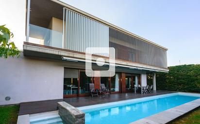 Exterior view of House or chalet for sale in Figueres  with Air Conditioner, Swimming Pool and Balcony