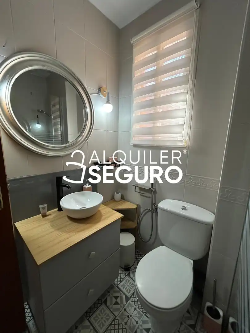 Baño de Piso de alquiler en Alcalá de Henares con Aire acondicionado, Calefacción y Terraza