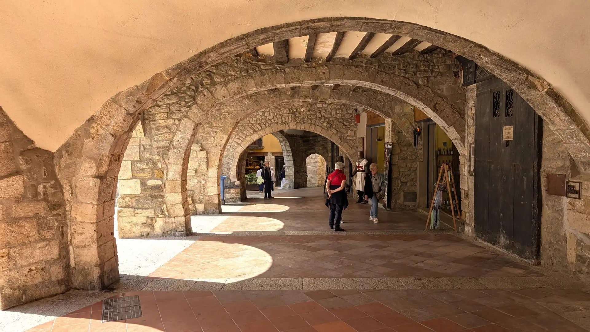 Casa adosada en venda en Besalú amb Terrassa i Balcó