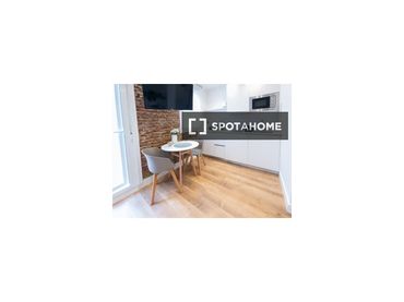 Appartamento con balcone in affitto a Carabanchel