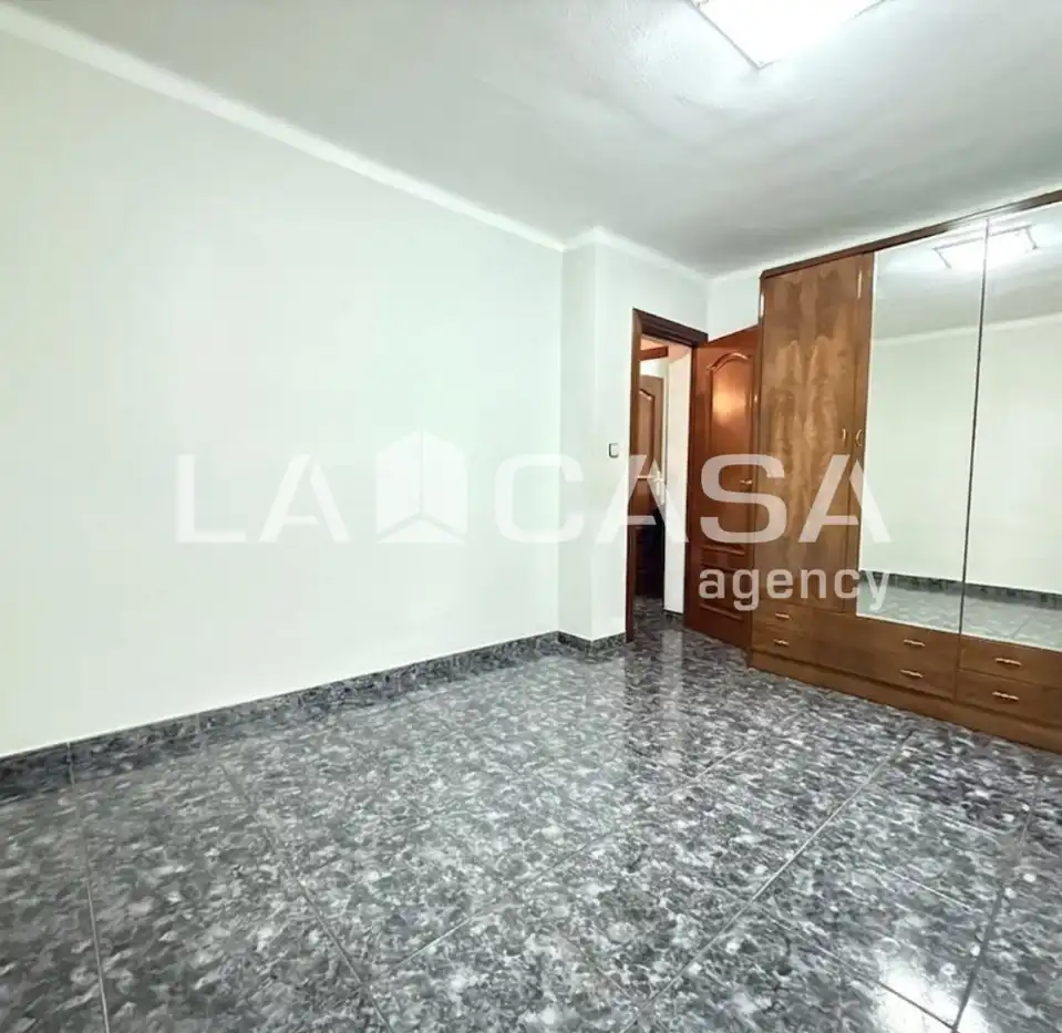 Piso en venta en Badalona con Balcón