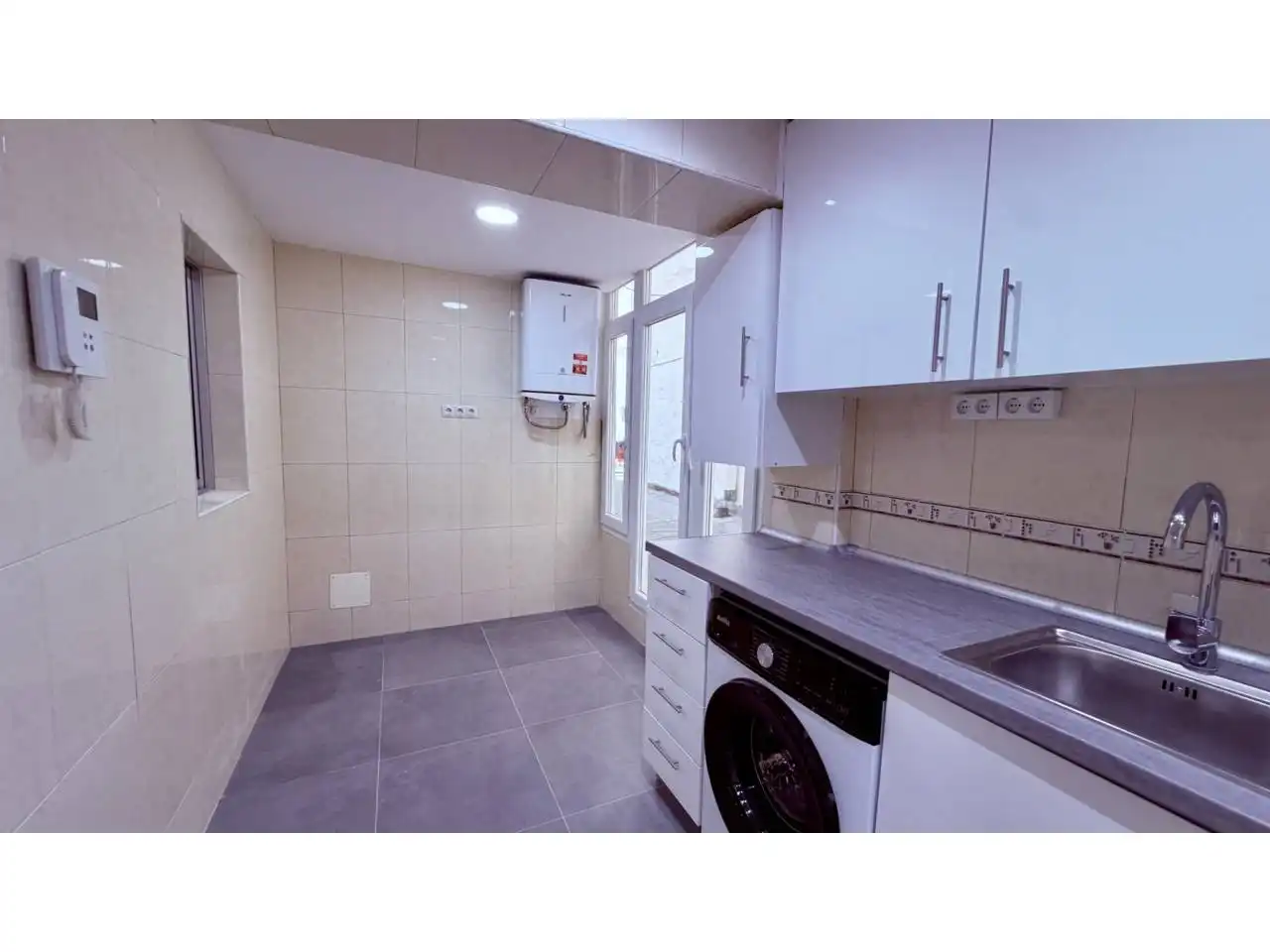 Cuina de Pis en venda en Oviedo  amb Terrassa