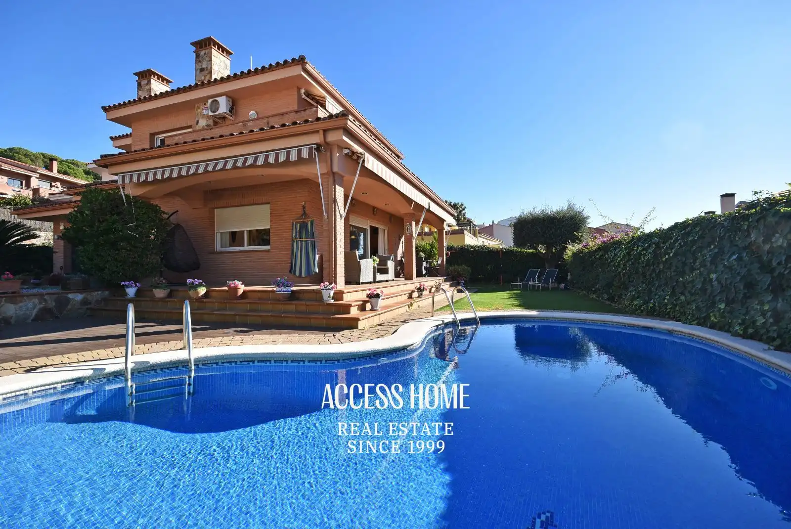 Vista exterior de Casa o chalet en venta en Sant Pol de Mar con Calefacción, Trastero y Piscina