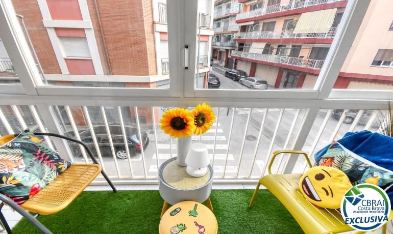 Terrassa de Apartament en venda en Roses amb Calefacció, Traster i Moblat