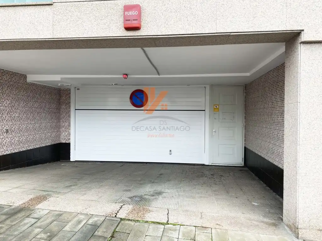 Aparcament de Garatge en venda en Santiago de Compostela 